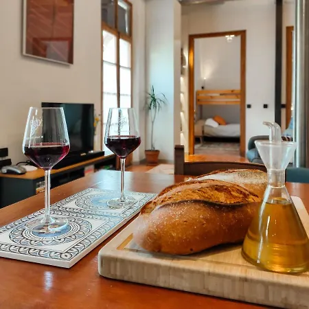 Apartment Les Voltes I - 2bd Hidden Gem In Hilltop Wine Village *